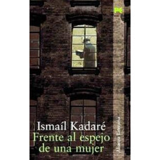 FRENTE AL ESPEJO DE UNA MUJER FRENTE AL ESPEJO DE UNA MUJER
