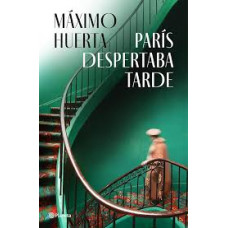 PARIS DESPERTABA TARDE